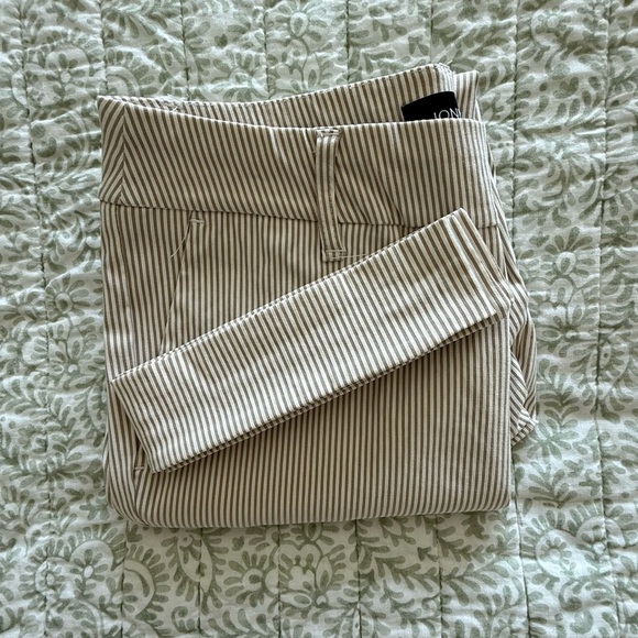 Jones New York Striped Belted Ankle Pants – Beige & White Pinstripe (S) - Picture 6 of 9